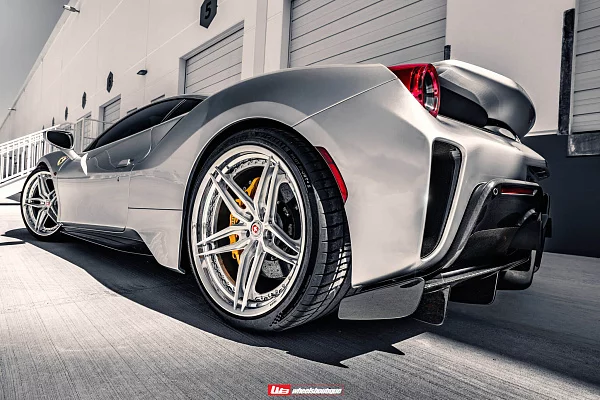 Фото дисков HRE S107SC Глянцевый лак на Ferrari 488