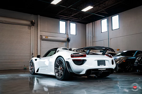 Фото дисков Vossen RS74 Черный глянец на Porsche 918 Spyder