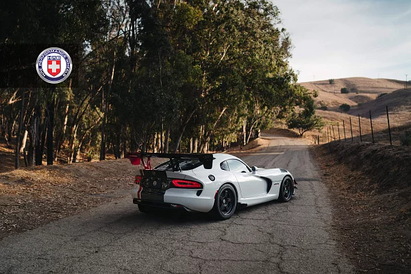 Фото дисков HRE C105 Черный сатин на Dodge Viper