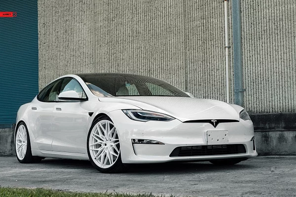 Tesla Model S Plaid
