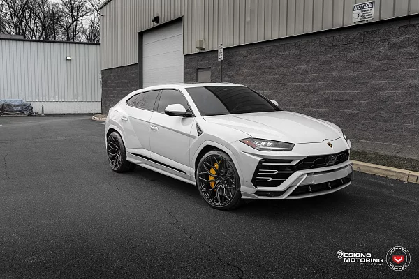 Фото дисков Vossen S17-01 Черный глянец на Lamborghini Urus