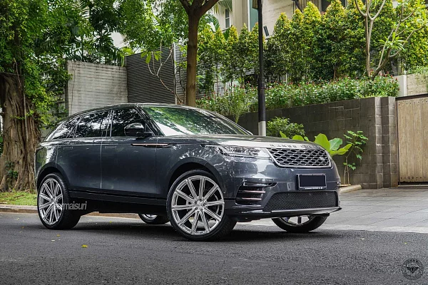 Фото дисков Vossen UV-2 Глянцевый лак на Land Rover Range Rover Velar