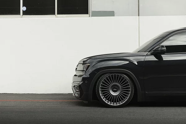 Фото дисков Rotiform GRZ Сатиновый графит на Volkswagen Atlas