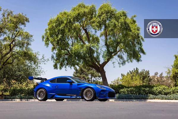 Фото дисков HRE 300 Глянцевая шампань на Subaru BRZ II