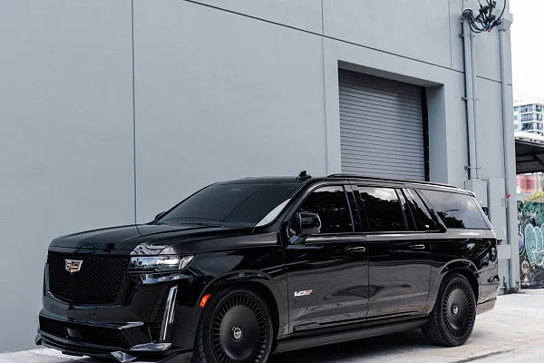 Фото дисков Brixton Forged LX16 Черный сатин на Cadillac Escalade V