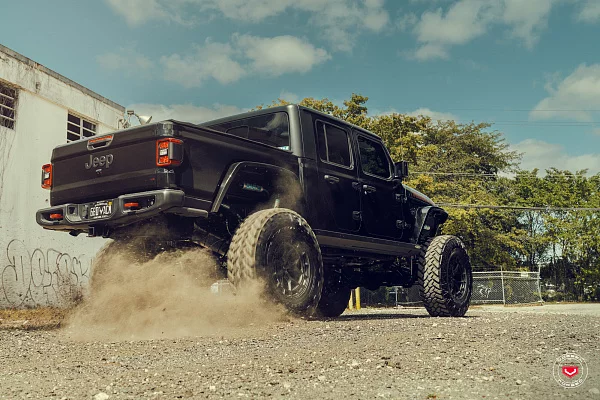 Фото дисков Vossen LC3-01 Черный сатин на Jeep Gladiator II (JT)
