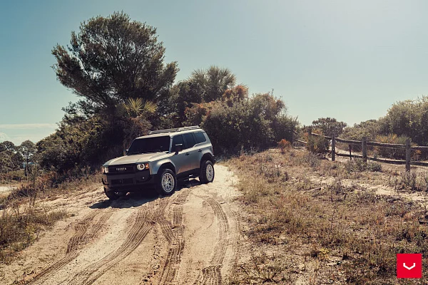 Фото дисков Vossen HFX-1 (6-Lug) Серебро на Toyota Land Cruiser Prado 250