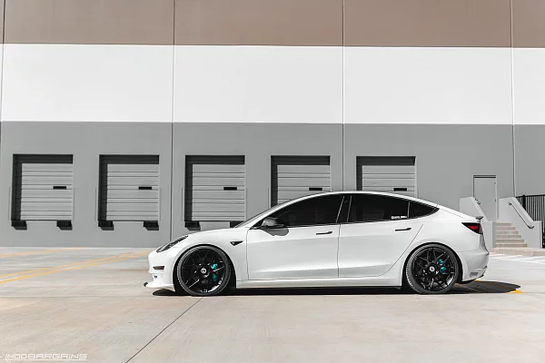 Фото дисков HRE FF01 Черный сатин на Tesla Model 3