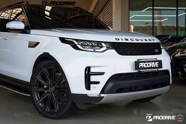 Фото дисков Vossen UV-2 Глянцевый темный лак на Land Rover Discovery V