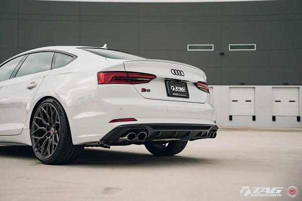 Фото дисков Vossen S17-01 Глянцевый темный лак на Audi A/S/RS 5 (F5)