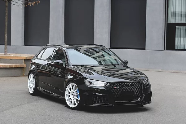 Фото дисков HRE RC103 Белый глянец на Audi A/S/RS 3 (8V)