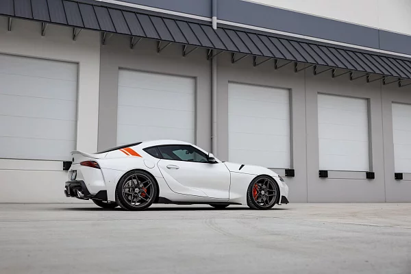 Фото дисков HRE FF11 Сатиновый графит на Toyota Supra A90