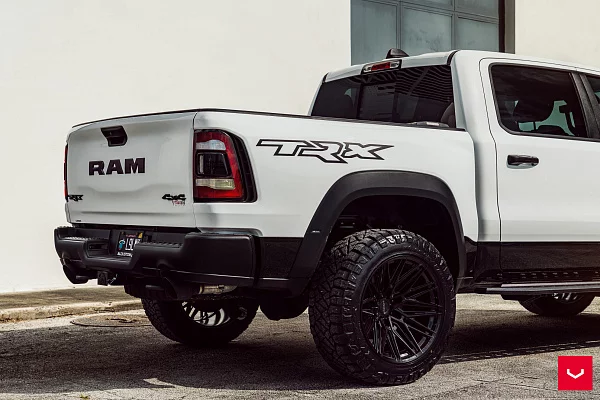 Фото дисков Vossen HF6-5 Черный глянец на Ram 1500 V