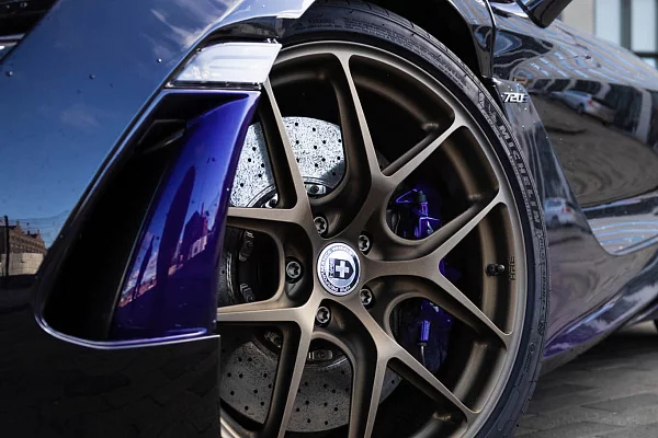 Фото дисков HRE R101 Lightweight Сатиновая бронза на McLaren 720S