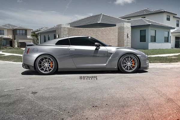 Nissan GT-R