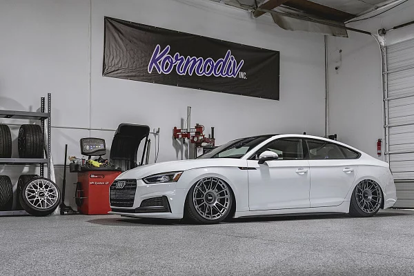 Фото дисков Rotiform OZR Сатиновый графит на Audi A/S/RS 5 (F5)