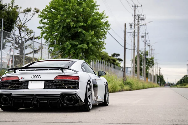 Фото дисков HRE 305M Серебро на Audi R8 (4S)