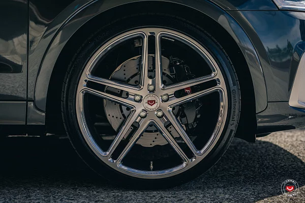 Фото дисков Vossen CG-202 Глянцевый лак на Audi Q3 (8U)