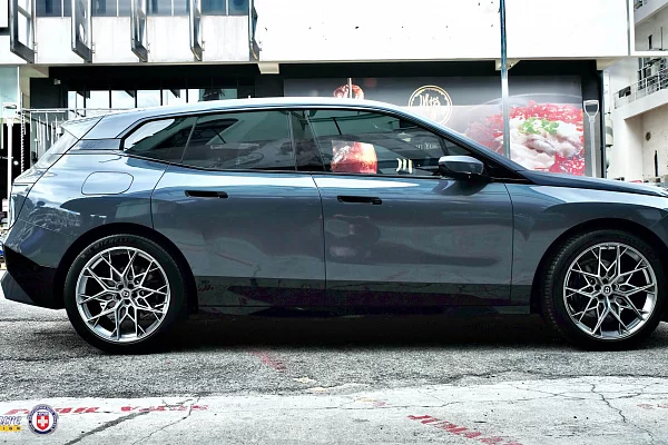 Фото дисков HRE FF10 Серебро на BMW iX
