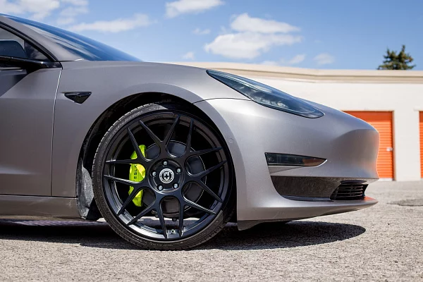 Фото дисков HRE FF01 Черный сатин на Tesla Model 3