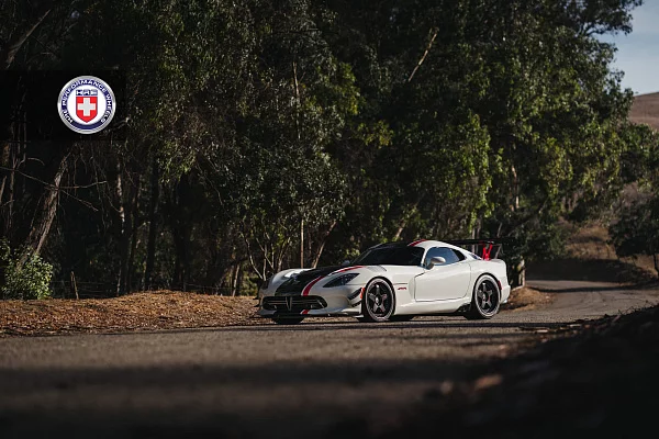 Фото дисков HRE C105 Черный сатин на Dodge Viper