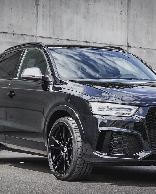 Фото дисков FF04 Черный глянец на Audi Q3 (8U)