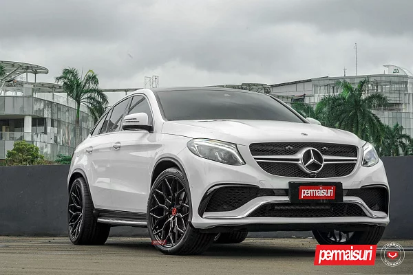 Фото дисков Vossen S17-01 Черный глянец на Mercedes-Benz GLE I