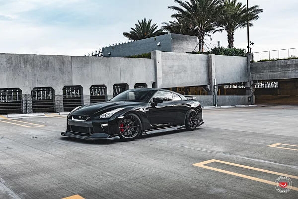 Фото дисков Vossen EVO-2R Глянцевый темный лак на Nissan GT-R