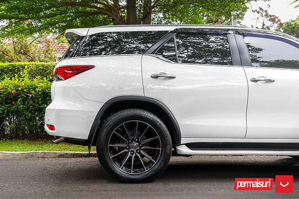 Фото дисков Vossen HF6-1 Алмазная проточка на Toyota Fortuner II