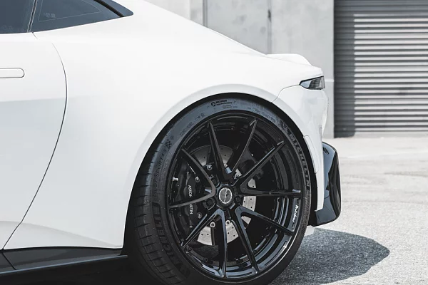 Фото дисков Brixton Forged WR3.2 Черный глянец на Aston Martin Vantage 4