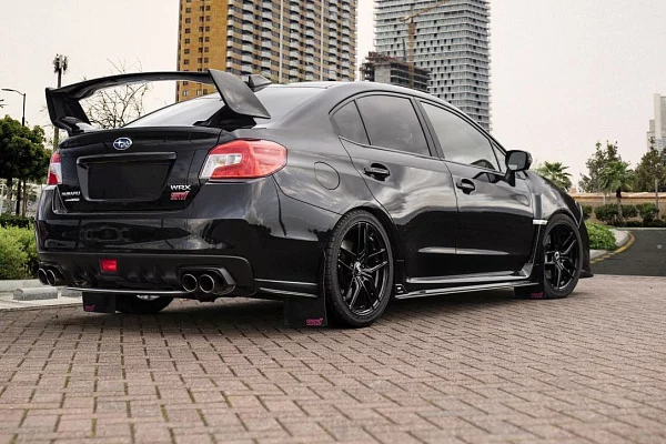 Фото дисков Bola B11 Черный глянец на Subaru WRX VA