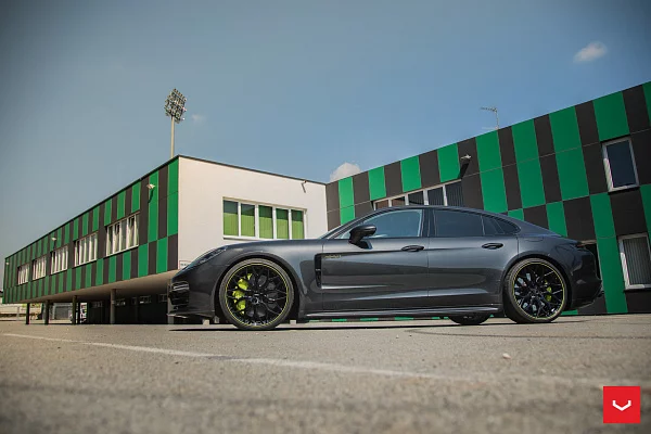 Фото дисков Vossen HF-2 Черный глянец на Porsche Panamera II