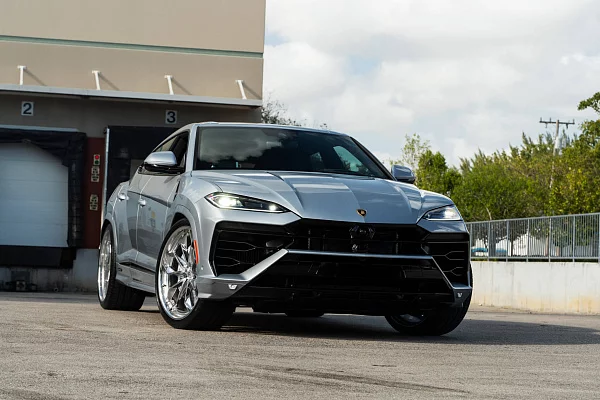 Фото дисков HRE S201H Полированный лак на Lamborghini Urus