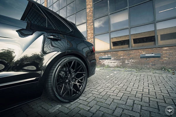 Фото дисков Vossen UV-1 Черный сатин на Bentley Bentayga