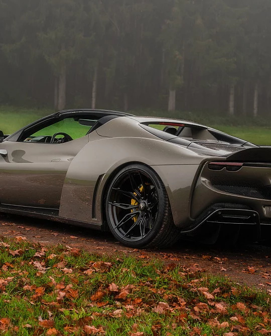Фото дисков NF11 Черный глянец на Ferrari 296