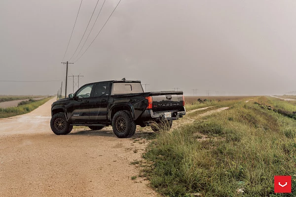 Фото дисков Vossen HFX-1 (6-Lug) Сатиновая бронза на  Toyota Tacoma IV