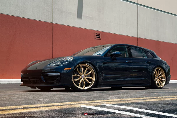 Фото дисков HRE P201 Сатиновое золото на Porsche Panamera II