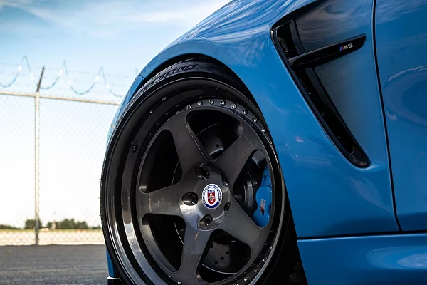 Фото дисков HRE 305 Глянцевый темный лак на BMW 3/M3 (F3x/F80)
