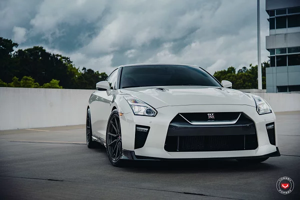Фото дисков Vossen M-X2 Глянцевый темный лак на Nissan GT-R