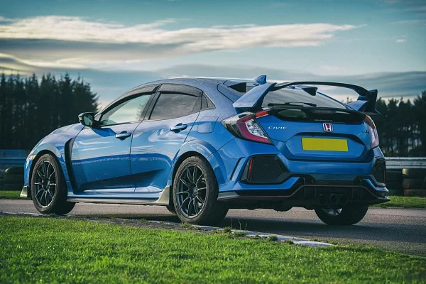Фото дисков Bola FLB Глянцевый графит на Honda Civic Type R FK8