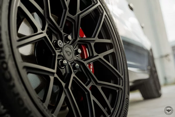 Фото дисков Vossen UV-1 Черный сатин на Range Rover Sport II