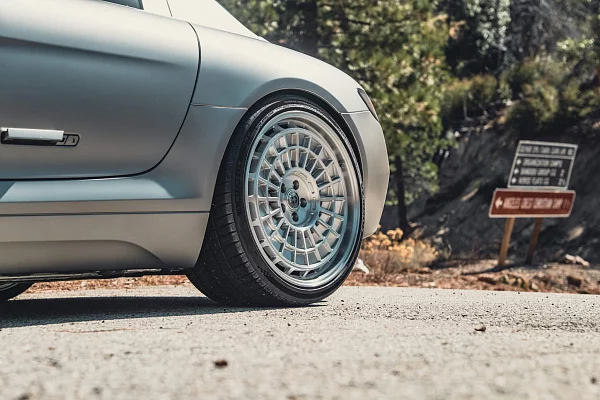 Фото дисков HRE 515 GTM Глянцевый лак на Mercedes-Benz SLS AMG