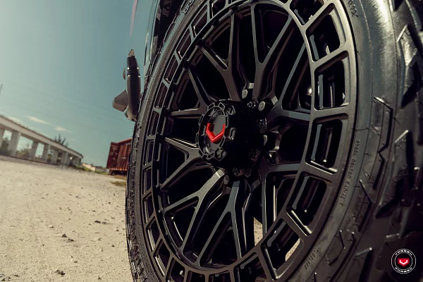 Фото дисков Vossen LCX-02 Черный сатин на GMC Sierra IV