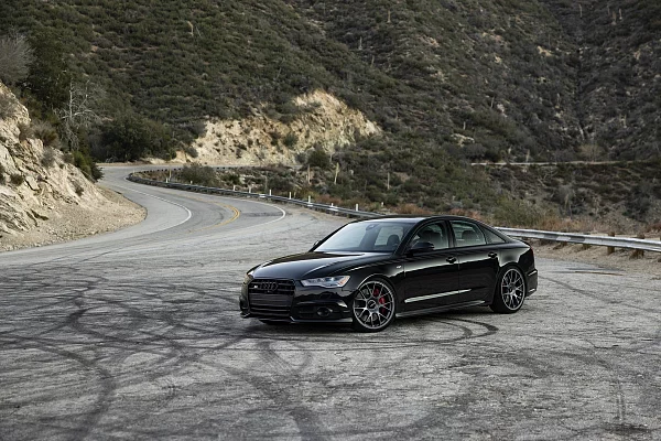Фото дисков Rotiform TUF Сатиновый темный лак на Audi A/RS 6 (C7)