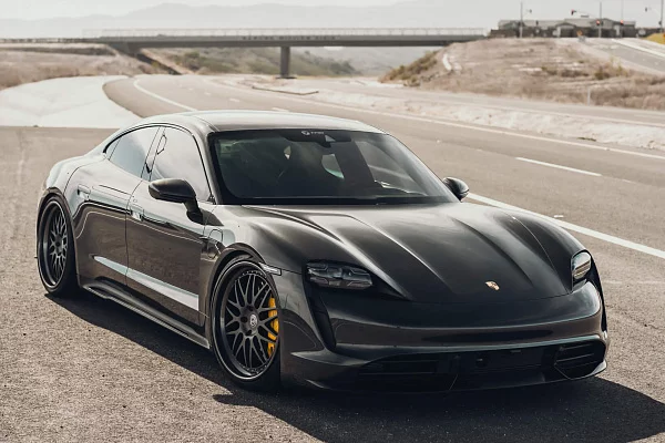 Фото дисков HRE 540C Сатиновый темный лак на Porsche Taycan I