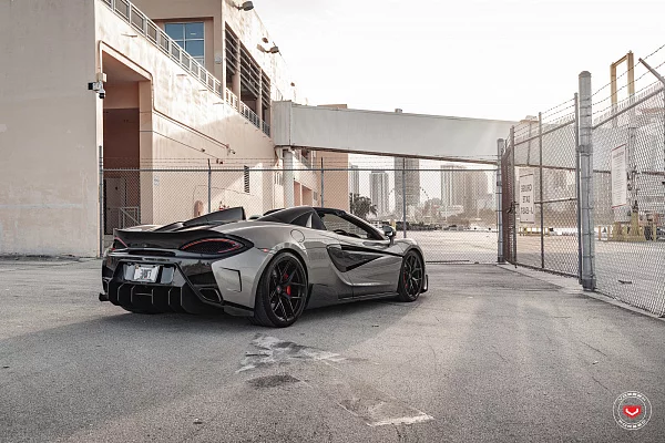 Фото дисков Vossen S21-01 Черный глянец на McLaren 570S