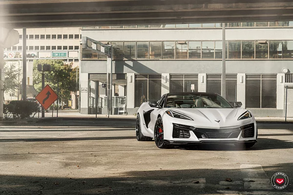 Фото дисков Vossen LC3-01T Черный глянец на Chevrolet Corvette C8