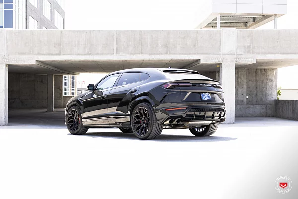 Фото дисков Vossen S17-01 Черный сатин на Lamborghini Urus