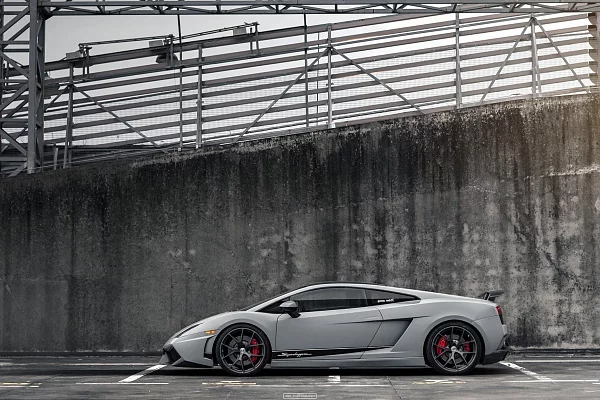 Фото дисков HRE P101 Сатиновый графит на Lamborghini Gallardo