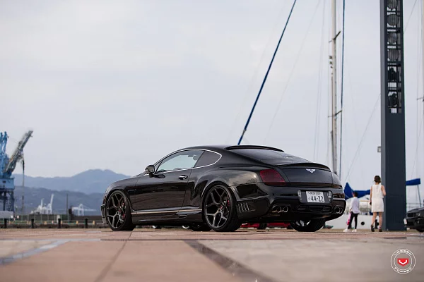 Фото дисков Vossen CG-205 Черный глянец на Bentley Continental GT II